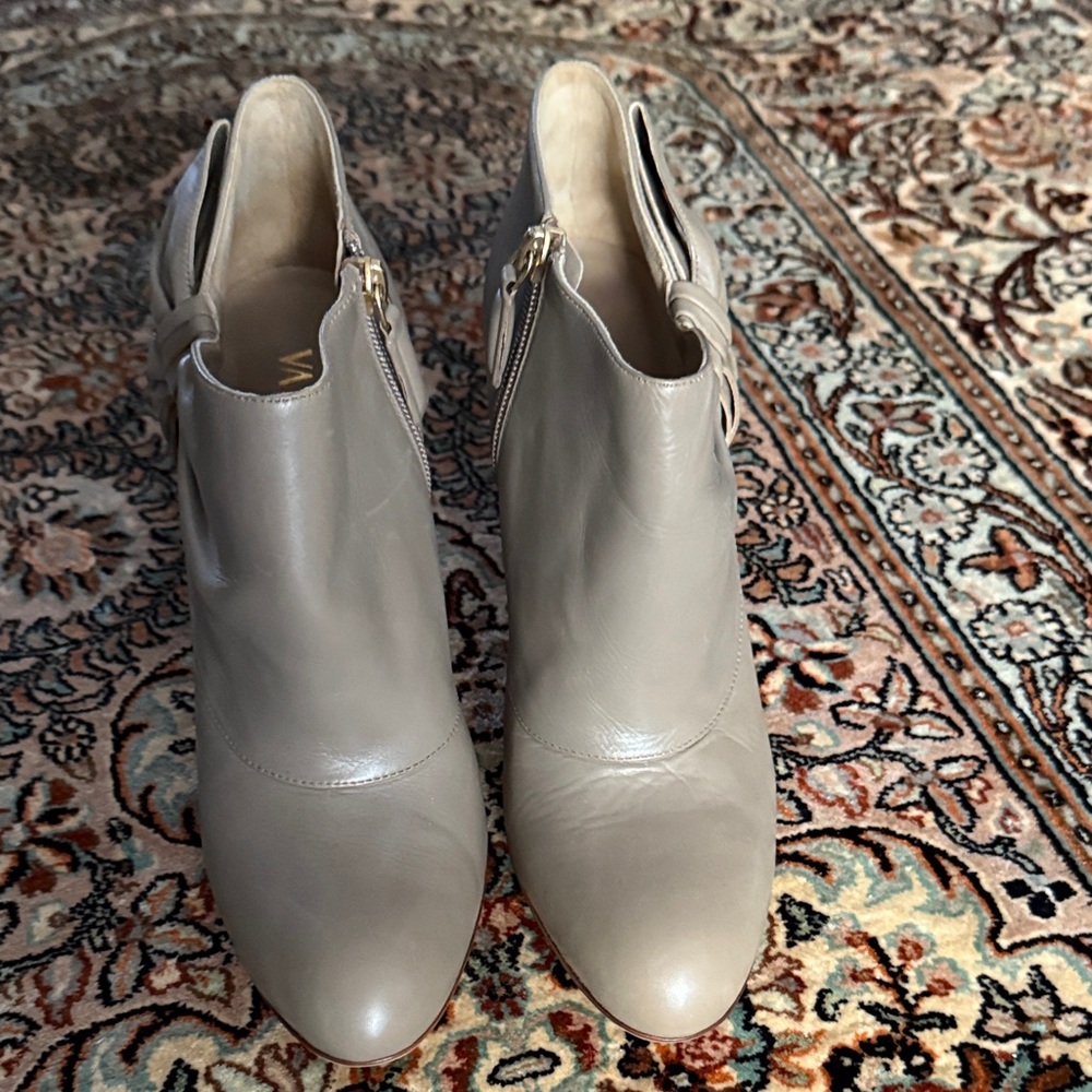 Valentino Taupe/Gray Leather Ankle Boots with Side Bow (39) fits US 7.5 to 8